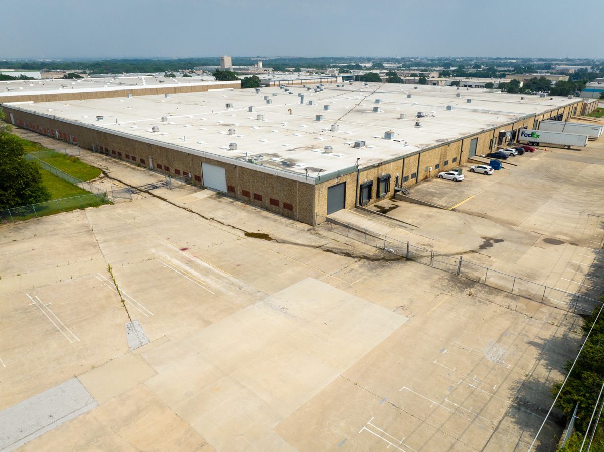 602 Fountain Parkway — high oblique aerial, roof and truck court